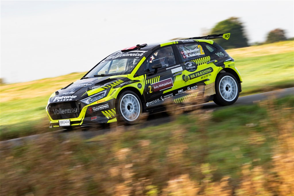Simon Vallentin vandt sidste års Rally Stoholm og kommer med en dugfrisk sejr fra Rally Midtsjælland med Karsten Isaksen.
(Foto: Jokum Tord Larsen)